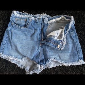 FASHION NOVA SHORTS SIZE 6